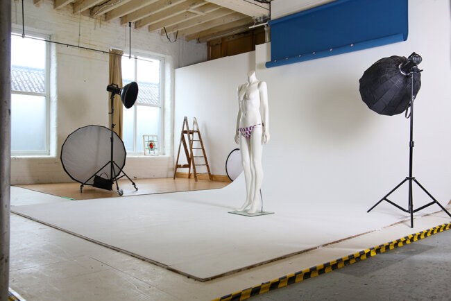 Infinity cove cyclorama with natural light 4 meter